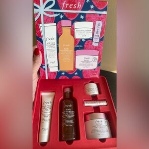 NEW ROSE DEEP HYDRATION SKINCARE SET BY FRESH